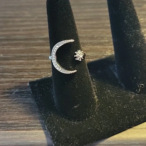 🤎 Crescent Moon Cuff Ring - Picture 3 of 6